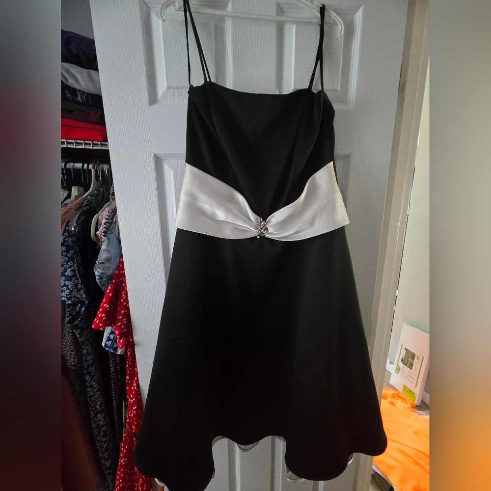 Aspeed Black and White Midi Dress